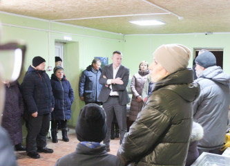 олег Смоляков встретился с жителями деревни Шутовка - фото - 6