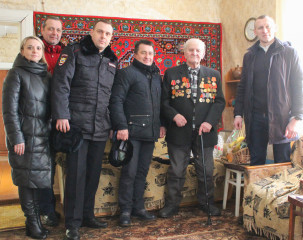 ветерана Великой Отечественной войны в посёлке Кардымово поздравили с наступающим Днем защитника Отечества - фото - 3