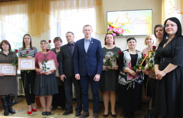 олег Смоляков поздравил работников культуры Кардымовского района - фото - 6