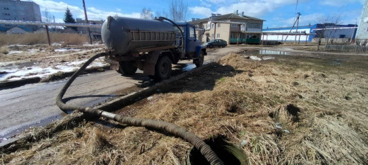 глава района поручил не допустить подтопление многоквартирных домов в посёлке Кардымово - фото - 1