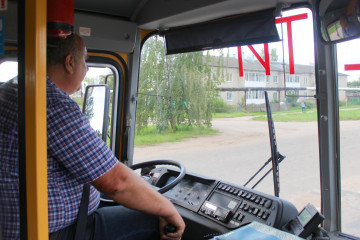 в Кардымовском районе проверяют готовность школьных автобусов к началу учебного года - фото - 3