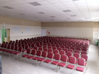 актовый зал Кардымовской школы полностью укомплектовали новыми креслами - фото - 2