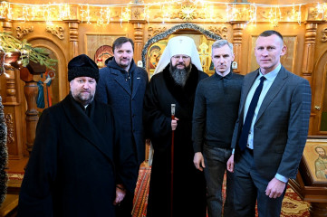 губернатор Смоленской области Василий Анохин посетил храм в посёлке Кардымово - фото - 2