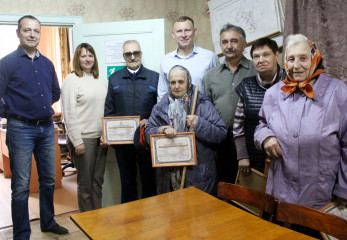 олег Смоляков поблагодарил активных жителей деревни Шокино - фото - 5